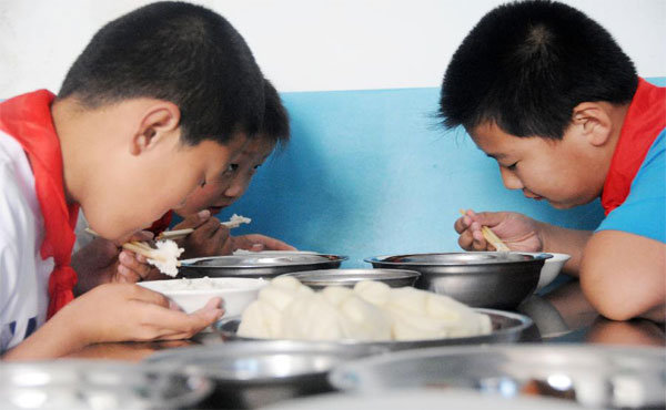 學生營養餐配送變成了“問題餐”誰來負責？